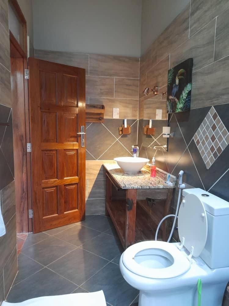Kinga Homes Boutique Hotel Моші Екстер'єр фото